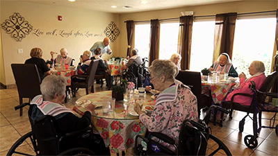 Senior family style dining room 